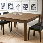 PLURIMO table carrée transformable en frene teinte noyer