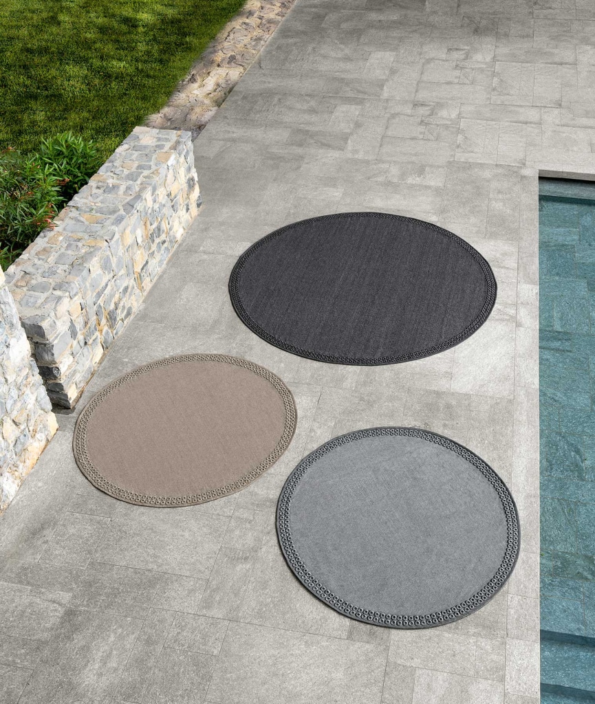Tapis outdoor Tondo en polypropylène au bord de la piscine – Italy Dream Design