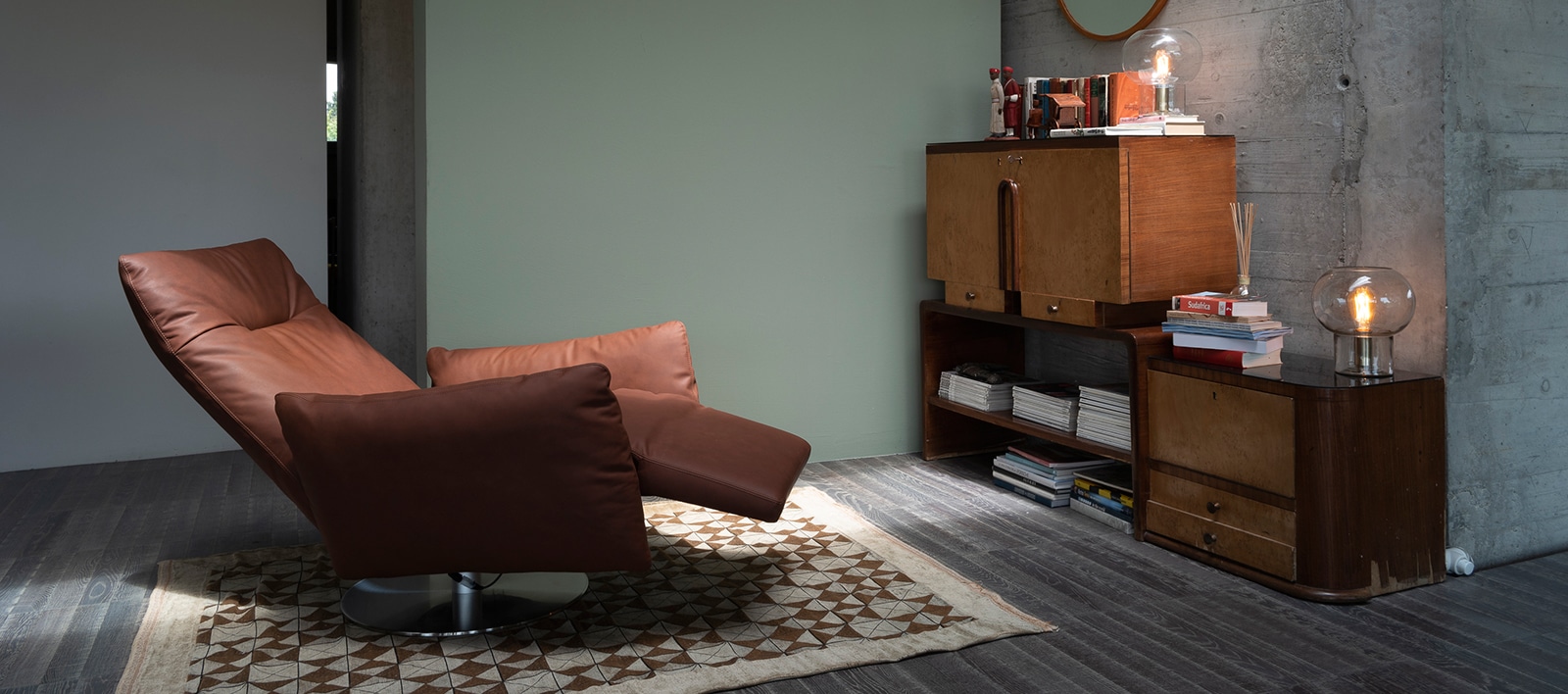 Cloud motorized reclining and swivel relax armchair in leather