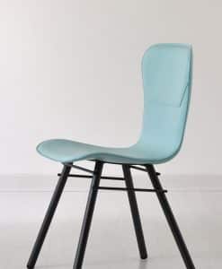 Sedia in cuoio con struttura in metallo disponibile in numerosi colori. Design orientato al relax, produzione 100% made in italy. Consegna a domicilio.