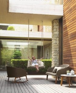 Poltrona a dondolo sospesa relax. Arredamento da giardino moderno. Amaca relax in vendita on line. Altalena e mobili da esterno design Marco Acerbis.
