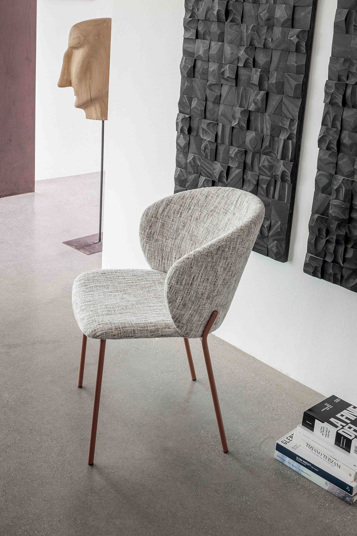 Poltroncina Clo - strutturPoltroncina Clo - struttura in metallo finitura rame goffrato - rivestimento in tessuto Cachemire finitura nevea in metallo finitura rame goffrrato - rivestimento in tessuto Cachemire finitura neve