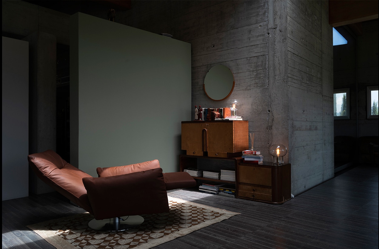 Cloud motorized reclining and swivel relax armchair in leather