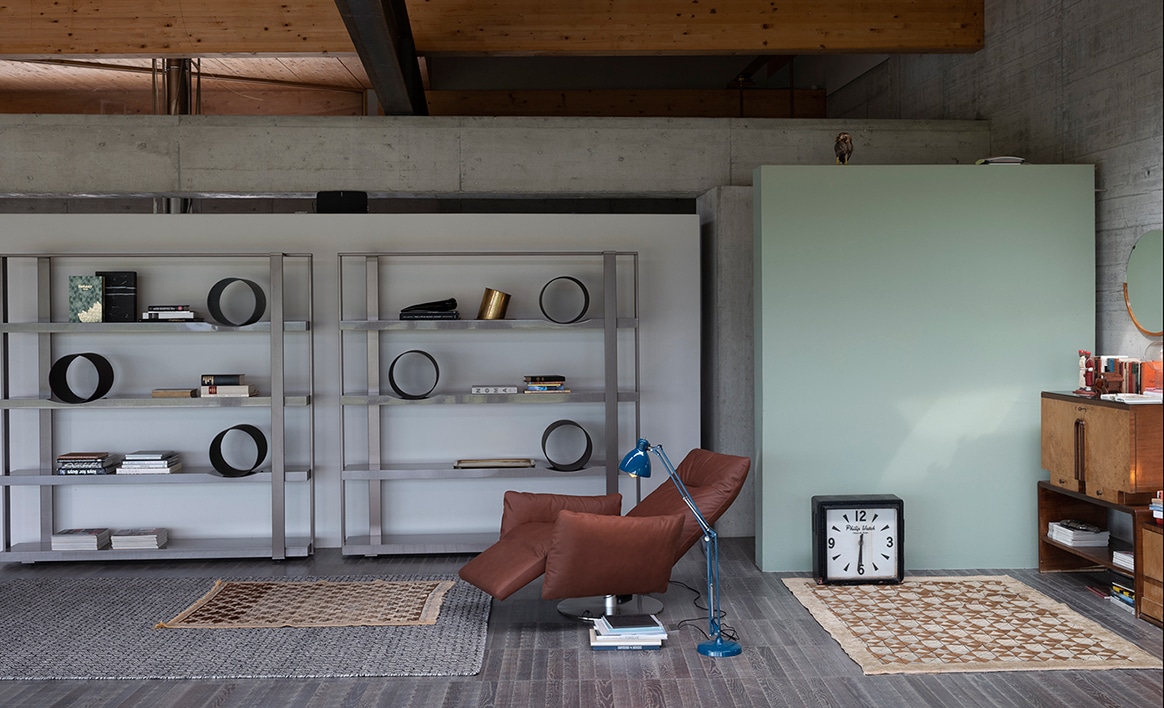 Cloud motorized reclining and swivel relax armchair in leather