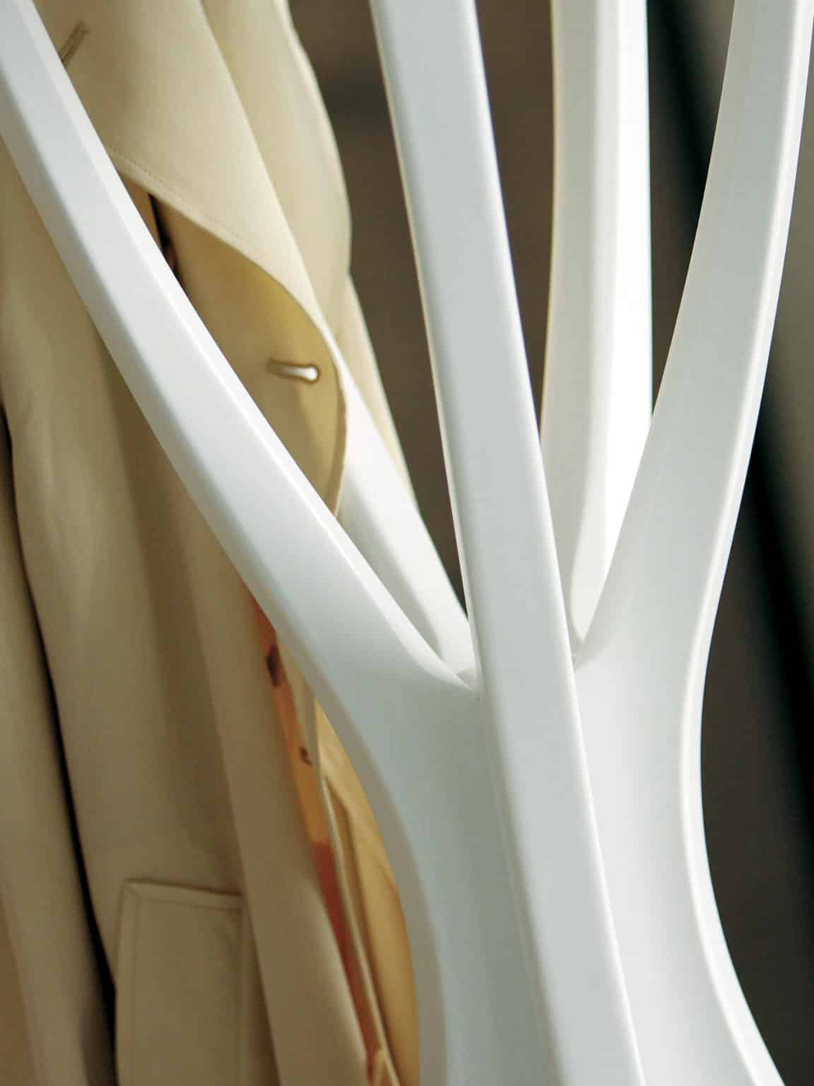 Flam coat stand in solid wood lacquered white