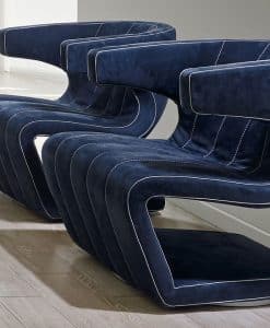 Alta qualità e realizzazione artigianale italiana per la poltrona girevole in nabuk Dean, disegnata da Giuseppe Viganò. Personalizzabile, consegna gratuita.