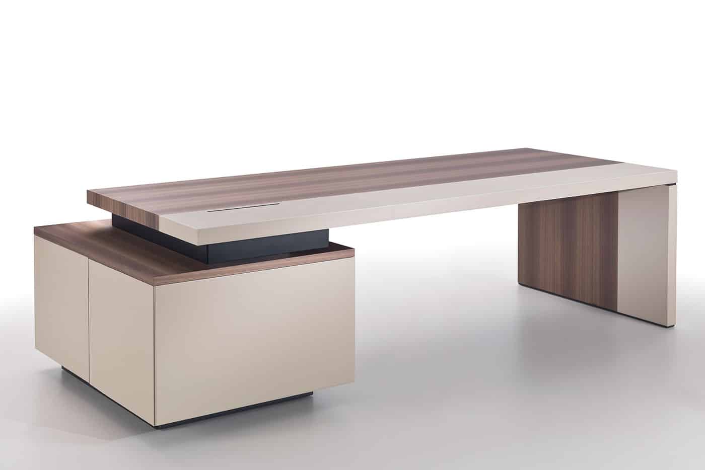Warm materials and colours. Luxurious saddle leather and eucalyptus essence are used by Matteo Nunziati to create Kefa executive desk. Free delivery.