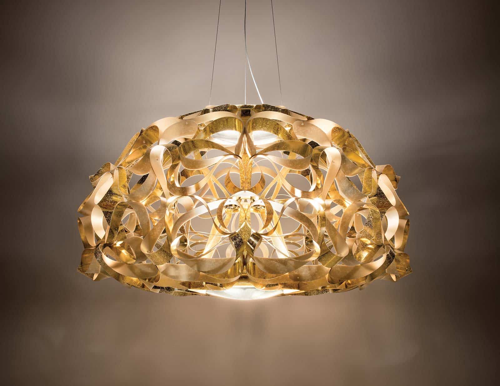 Original and luxurious round gold suspension handmade in Italy with recyclable technopolymers. Stunning three-dimensional effect. Free home delivery.