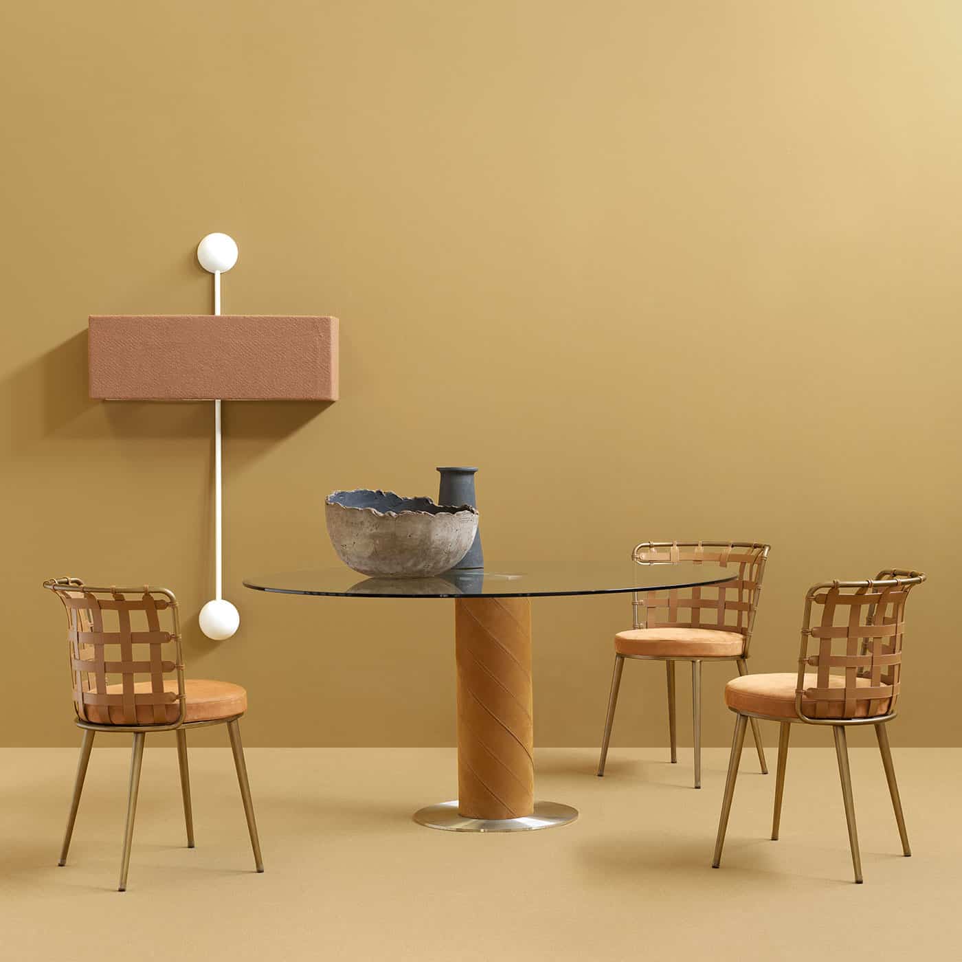 Tavolo rotondo con base in pelle e acciaio. Design G. Vegni. Made in Italy. Consegna gratis a domicilio.