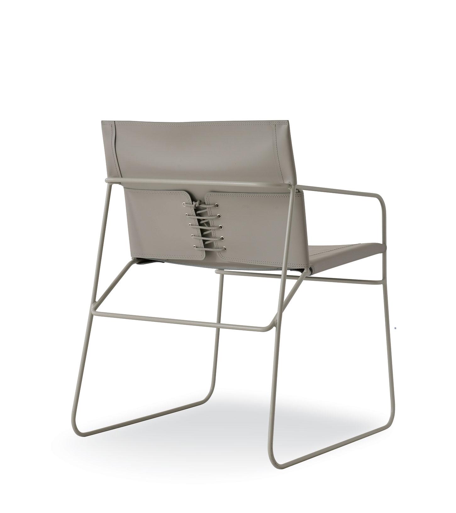 Poltrona lounge, colore bianca, rossa, tortora, senape. Made in Italy. Vendita online e consegna a domicilio. Arredamento di alta qualità.