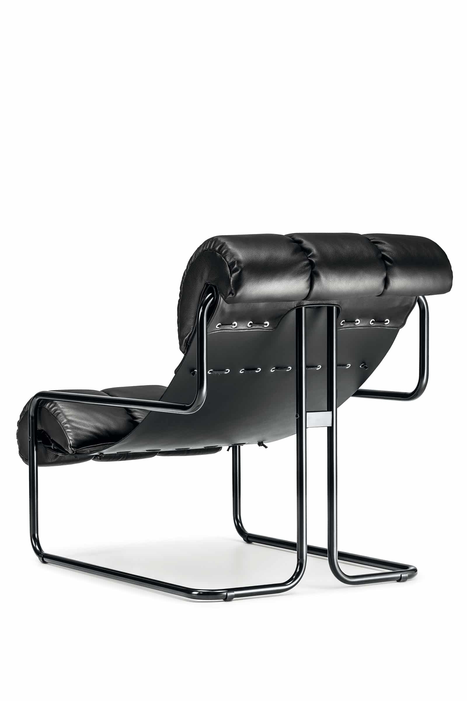 La raffinée et exclusive chaise longue noire Tucroma a été conçue en 1971 par Guido Faleschini. Structure chromée noire. Vente en ligne, livraison gratuite.