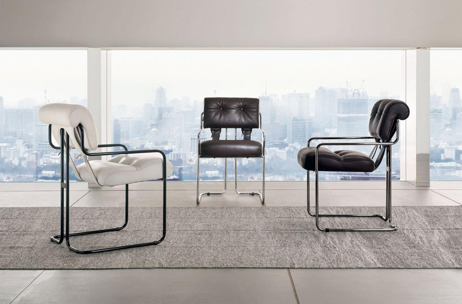 Sedia imbottita in pelle. Struttura cromata. Design Guido Faleschini. Arredamento lussuoso per la casa e l'ufficio. Vendita online e consegna gratuita.