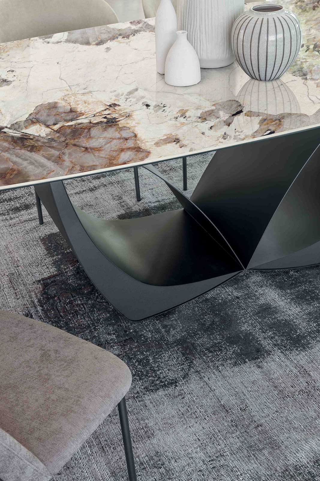 Dettaglio della ceramica Patagonia lucida – Tavolo Zeus