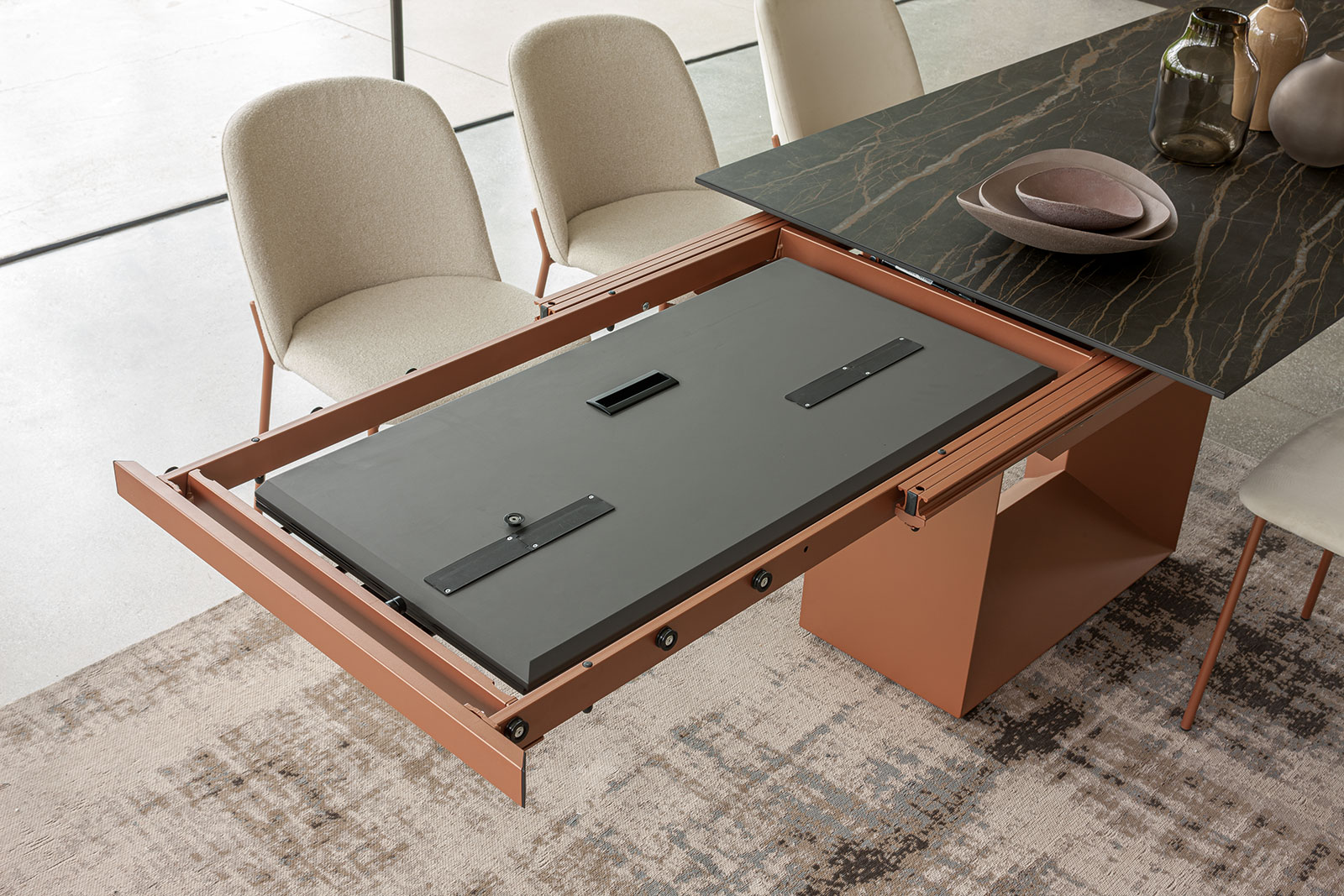 Tavolo da pranzo rettangolare allungabile con ceramica e metallo. Consegna gratuita a domicilio. Made in Italy