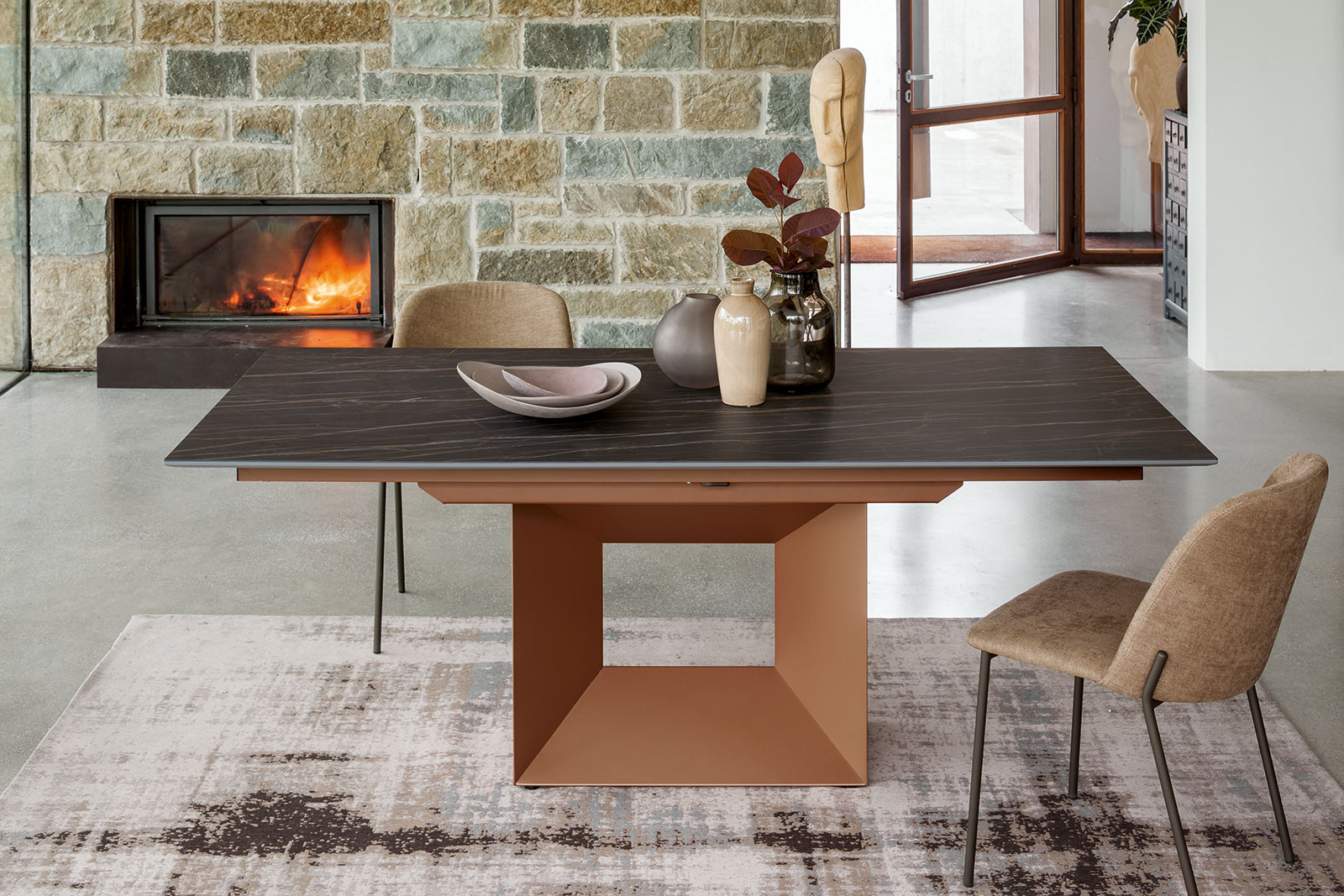 Tavolo da pranzo rettangolare allungabile con ceramica e metallo. Consegna gratuita a domicilio. Made in Italy